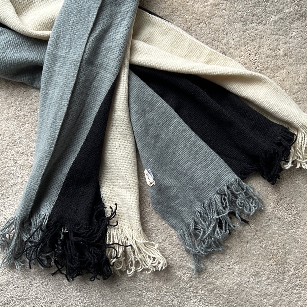 Donni Color-Block Knit Scarf - Picture 3 of 8